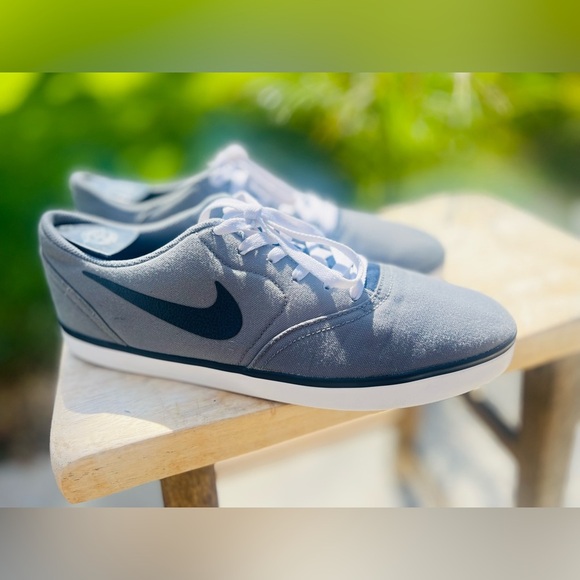 NikeSB Men’s Skateboard Sneaker Size 11.5 Wolf Gray/NavySwoosh GREAT CONDITION! - Picture 3 of 7